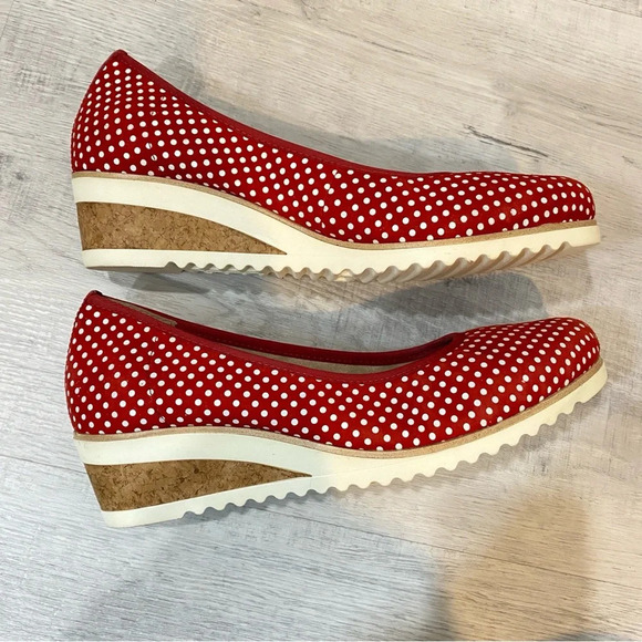 Remote NWOT Red and White Polka dot wedge slip on sandals Size 10-10.5 - Picture 13 of 16